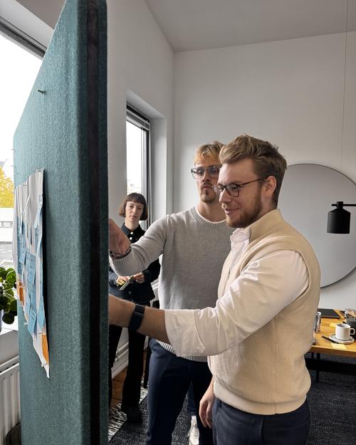 Arbeit an der Pinnwand mit einem Teilnehmer